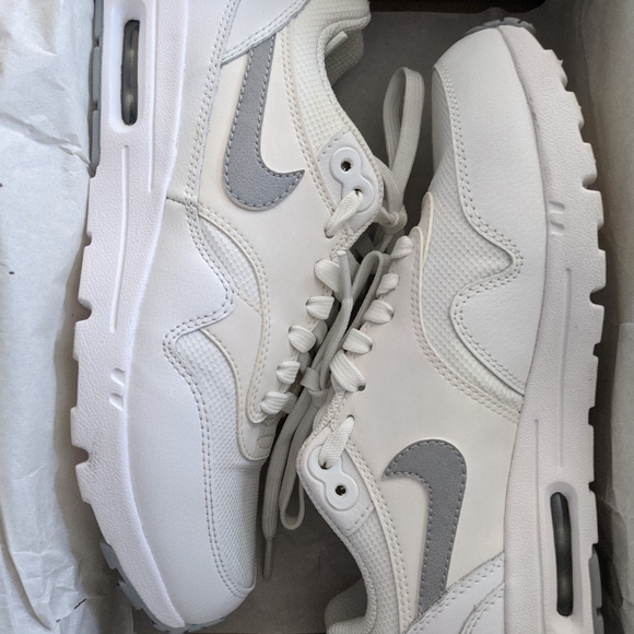 Nike Air Max White 6.5 w/ box - Picture 3 of 4